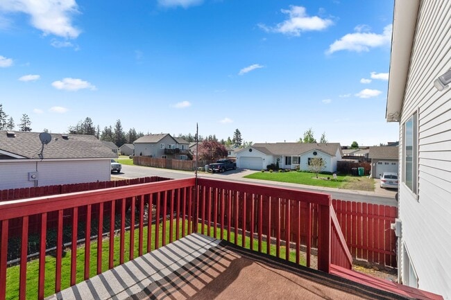 Building Photo - 4 bedroom 3 bath home with 3 car garage in Cheney