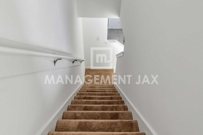 Building Photo - 8306 Zenith Cir