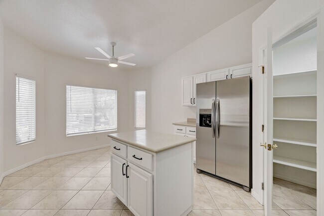Building Photo - Beautiful 3 Bedroom Single Story Home in A...