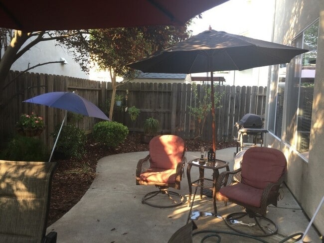 Building Photo - North Natomas- 3 Bed 2.5 bath 2 Car Corner home