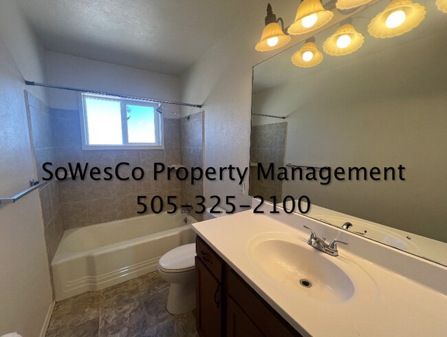 Building Photo - 3 Bed 2 Bath with Garage in Central Farmin...