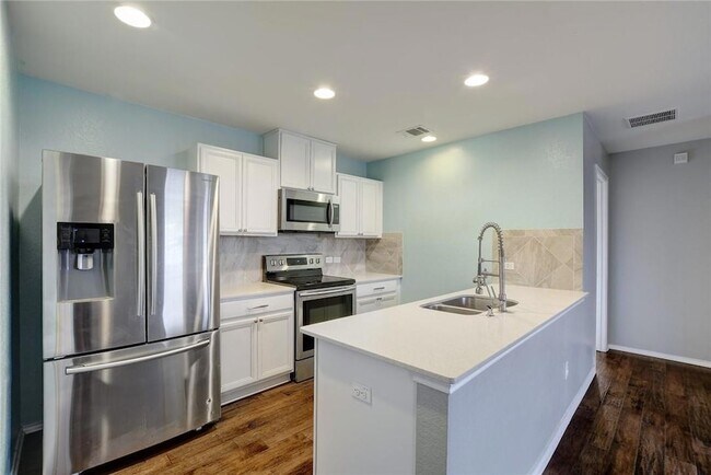 Building Photo - 261 New Bridge Dr