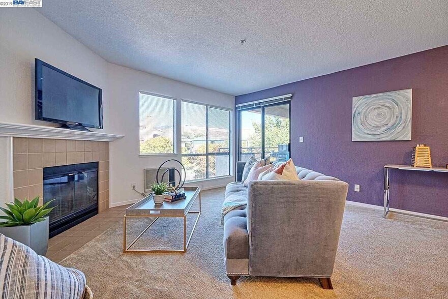 Building Photo - 39206 Guardino Dr