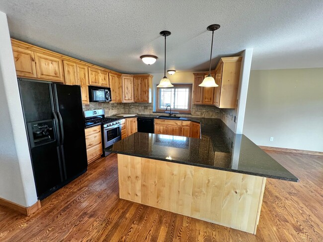 Building Photo - 3 bed, 3 bath Home in Poudre Overlook Neig...