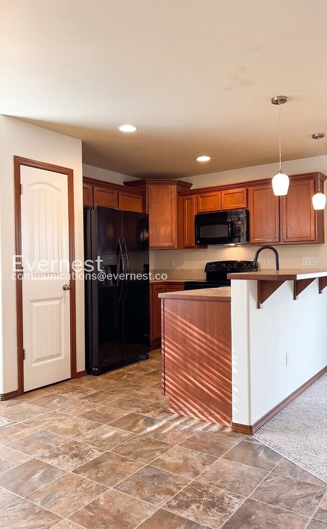 Building Photo - 3 Bed, 2.5 Bath Home with Fenced Yard & Garage / Pet-Friendly / Vouchers Accepted / Available Now!