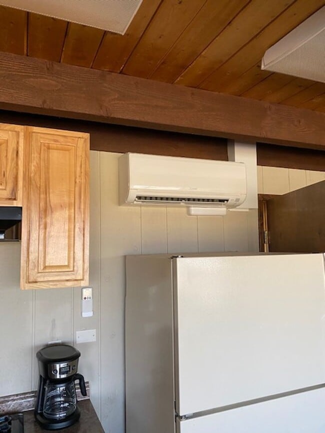 Building Photo - FULLY FURNISHED  - 2 bd Log Cabin in the H...