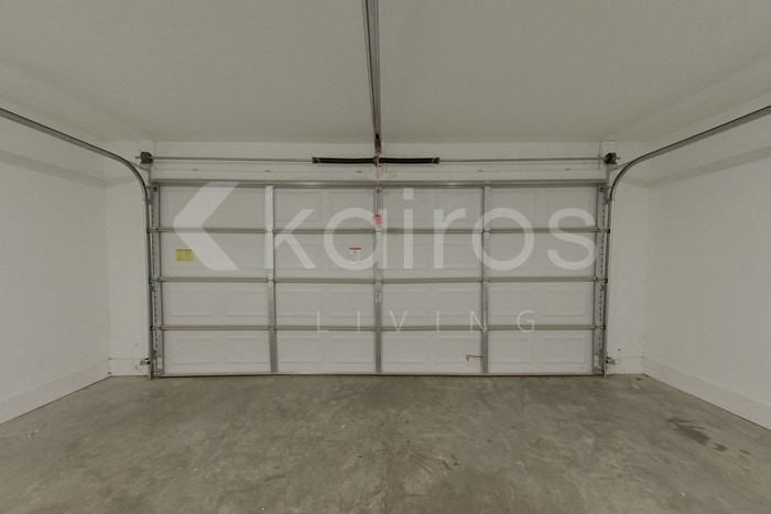 Building Photo - 1396 Maxwell Cir