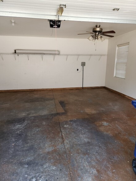 Garage - 411 Federation Rd