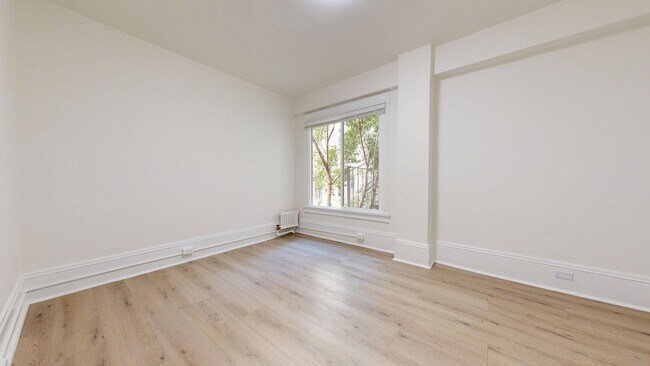 Building Photo - 1060 Bush St