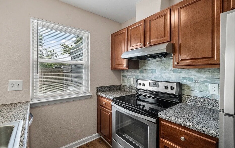 Building Photo - 3596 Windmill Dr