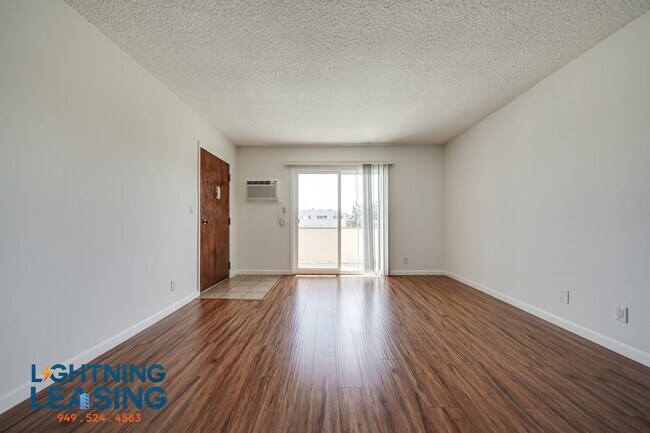 Building Photo - 17346 Burbank Blvd