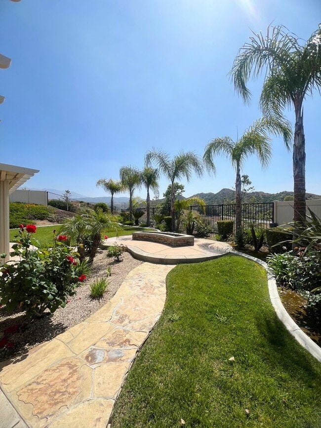 Building Photo - Singleton Heights 4 bedroom 3 1/2 bath Home