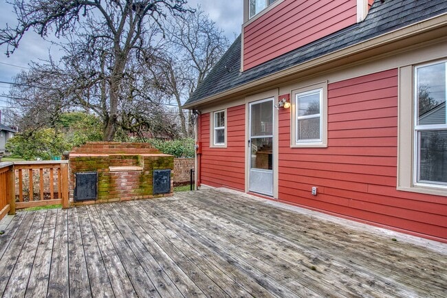 Building Photo - In the heart of Downtown Vancovuer