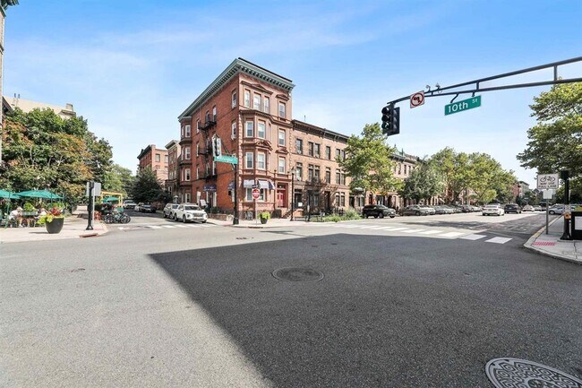 Building Photo - 931 Park Ave