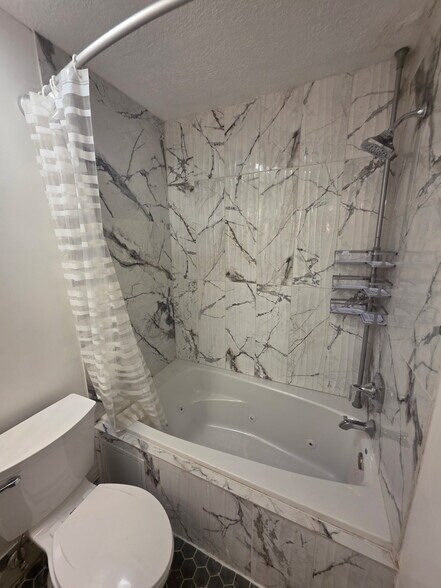 Bathroom - Whirlpool Tub - 5721 Som Center Rd