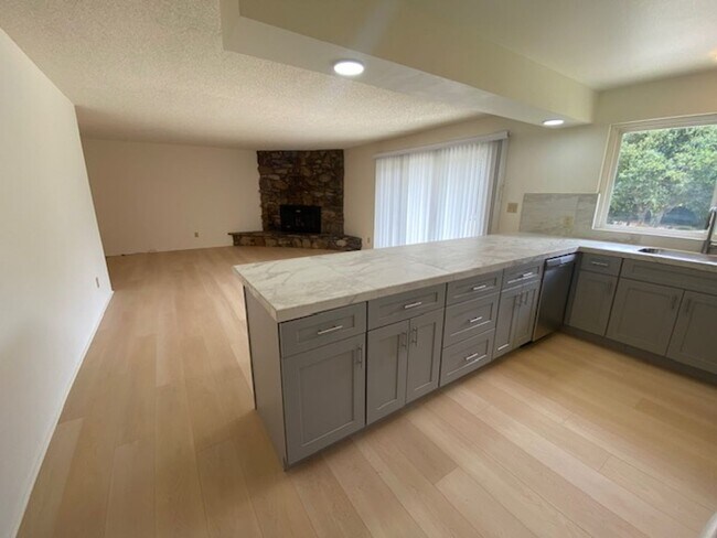 Building Photo - 11755 Tam O'Shanter Dr