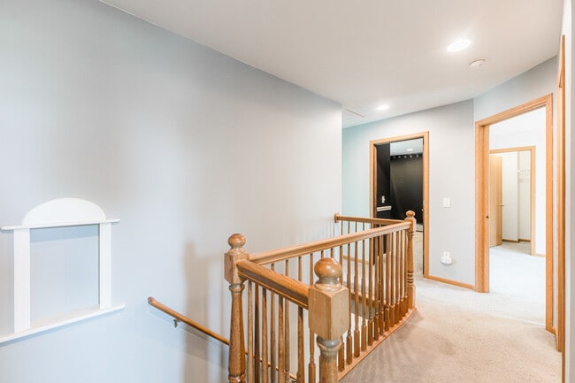 Building Photo - 841 Pond Brook Ave