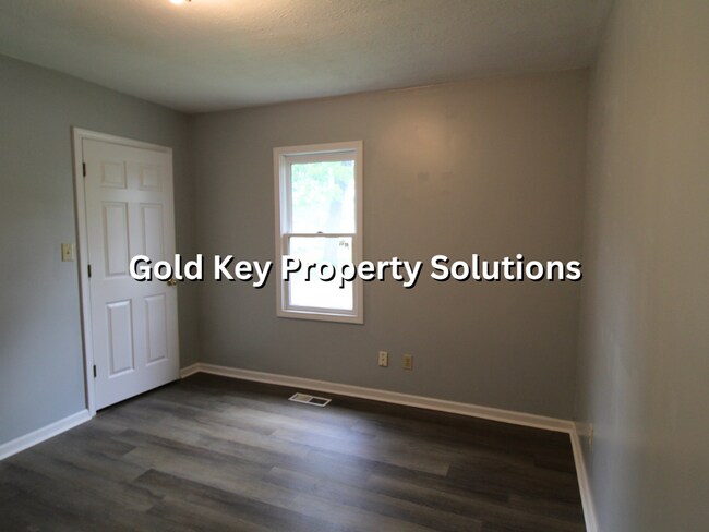 Building Photo - 3 Bed 1 Bath Home For Rent W/ Basement! (S...