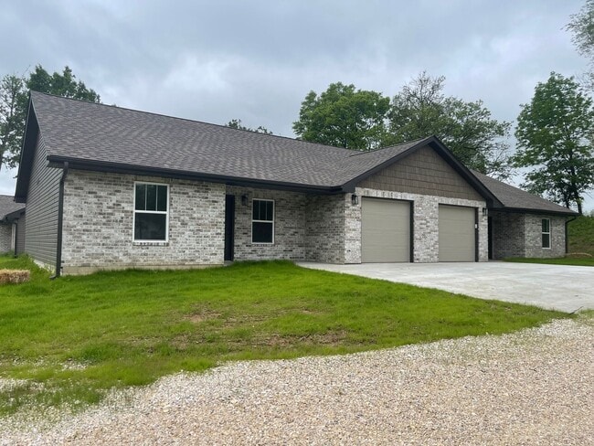 Building Photo - Cedar Circle Duplexes