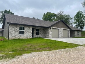 Building Photo - Cedar Circle Duplexes