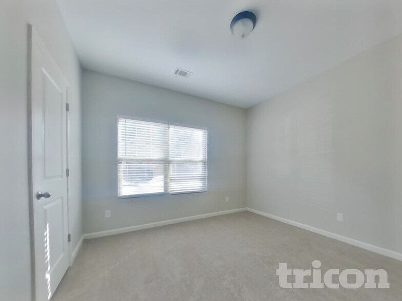 Building Photo - 38 Ponders Rd