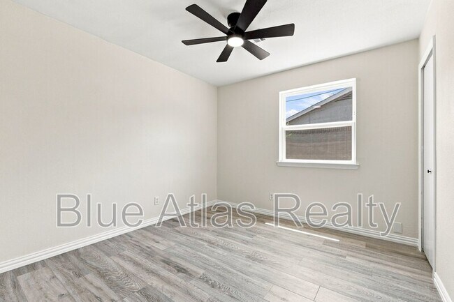 Building Photo - 6008 Golden Gate Dr