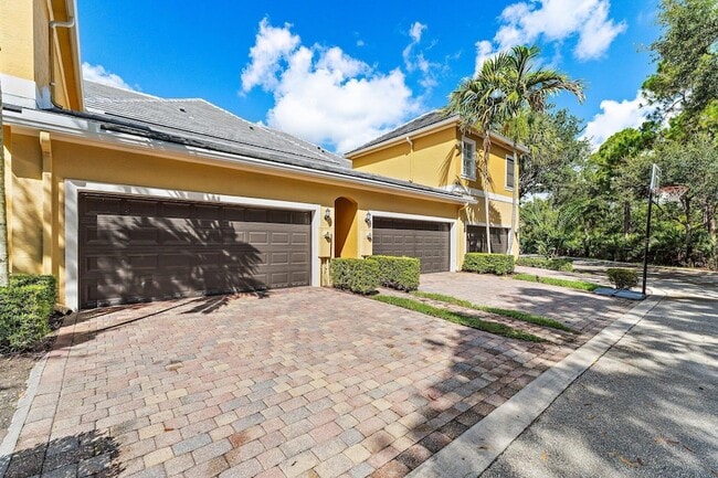 Building Photo - 150 Lismore Ln