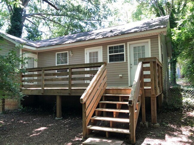 Building Photo - Normaltown Area Home! Available August 2026