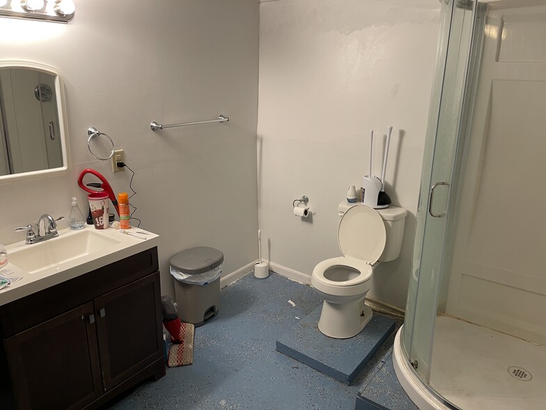 Building Photo - 409 S Eagleson Ave