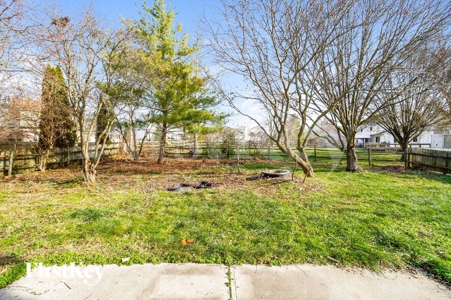 Building Photo - 1636 Cantebury Ln