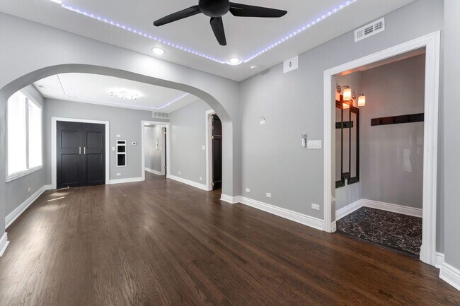 Building Photo - 1414 S 58th Ave