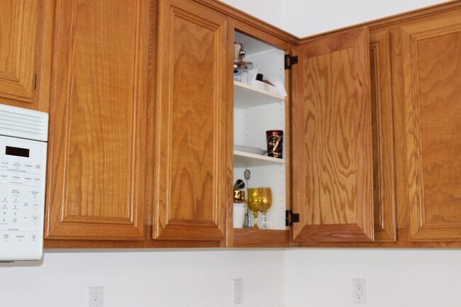 Building Photo - 39 Whispering Pine