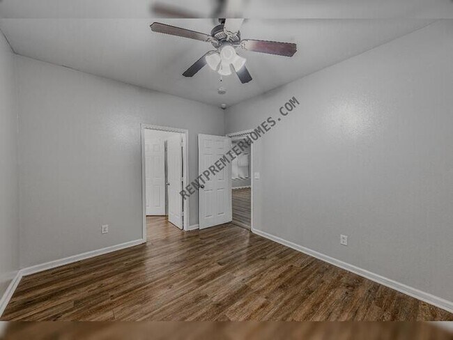 Building Photo - 3202 Fawn Dr