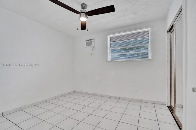 Building Photo - 505 NE 30th St