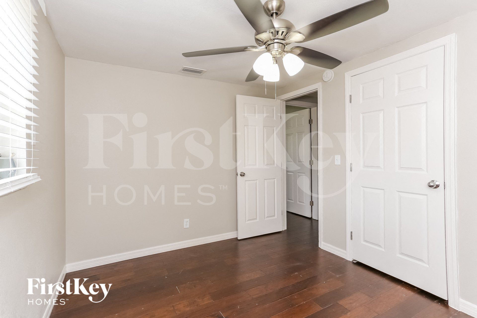 Building Photo - 447 W Clermont Dr