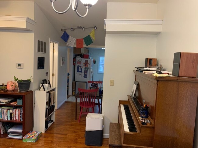 Building Photo - 1 bedroom, 1 bath home - Available August 2026!