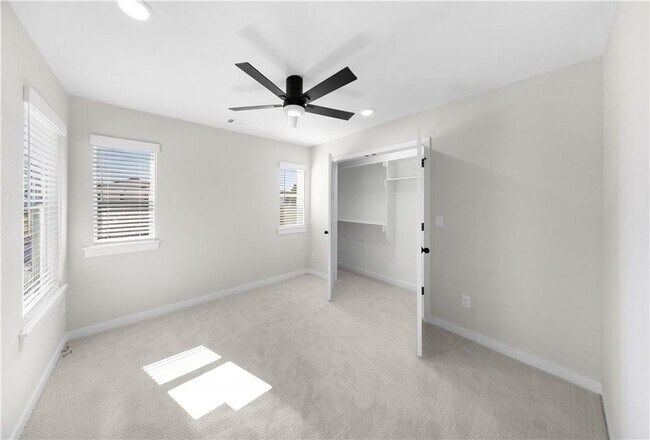Building Photo - 601 Cosmos St