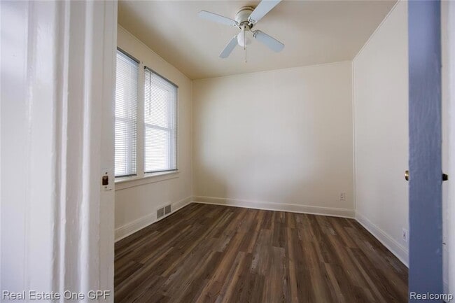 Building Photo - 8242 Maxwell Ave