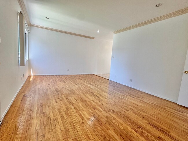 Interior Photo - 8871 18th St