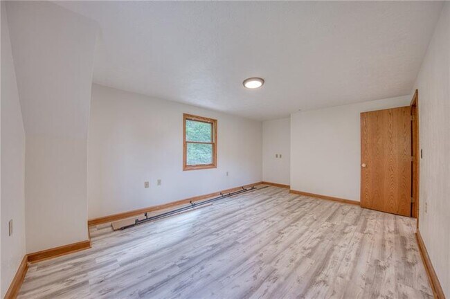 Building Photo - 4465 Mt Troy Rd Ext