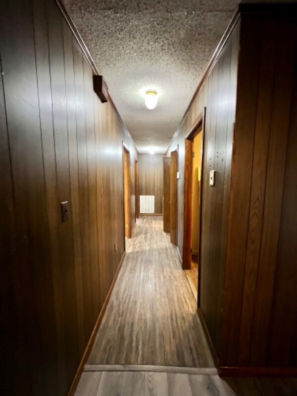 Building Photo - 722 Walnut Rd