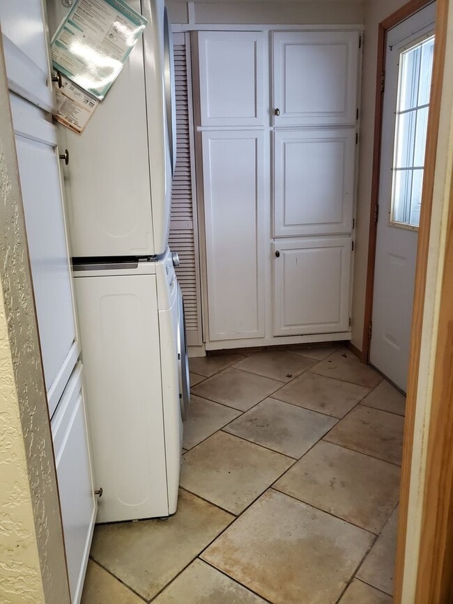 Building Photo - 3 Bedroom Home with Large Shop and Additio...