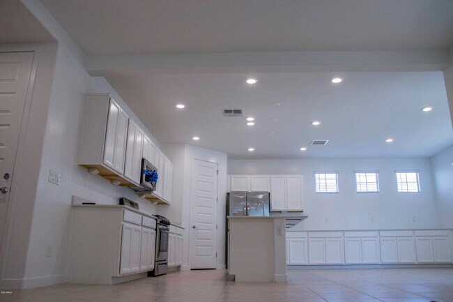 Building Photo - 1106 E Weatherby Way