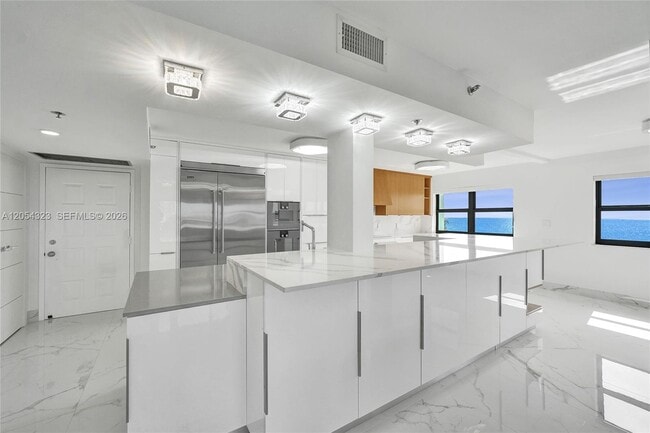 Building Photo - 1201 S Ocean Dr