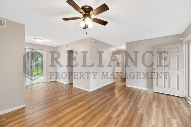 Building Photo - 2322 S Vine St