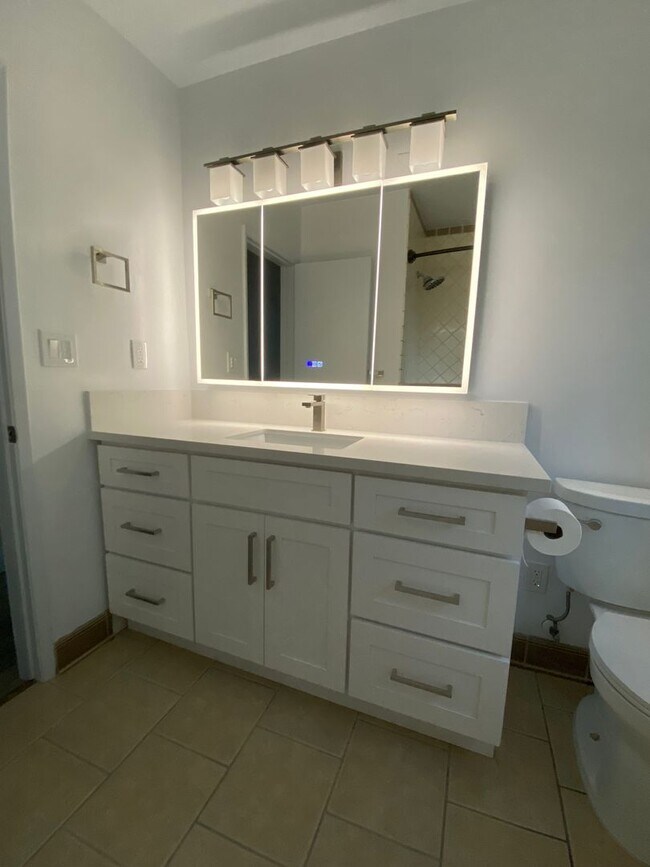 Building Photo - Freshly Renovated 3BR/2BA Pool Home – La C...