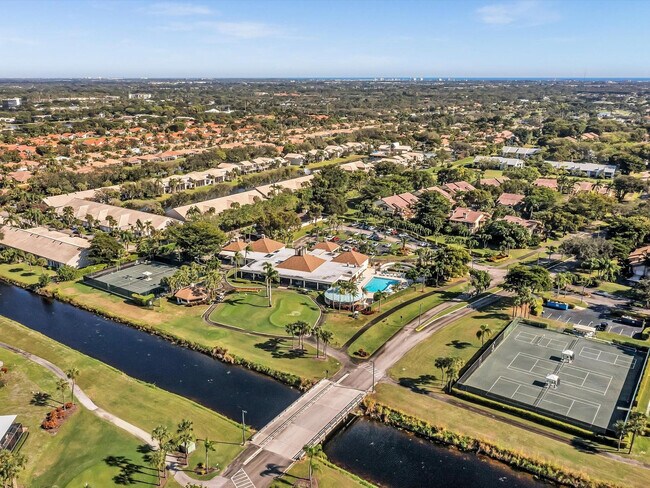 Building Photo - 5087 Oakhill Ln