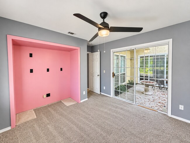 Building Photo - 760 Lake Front Dr