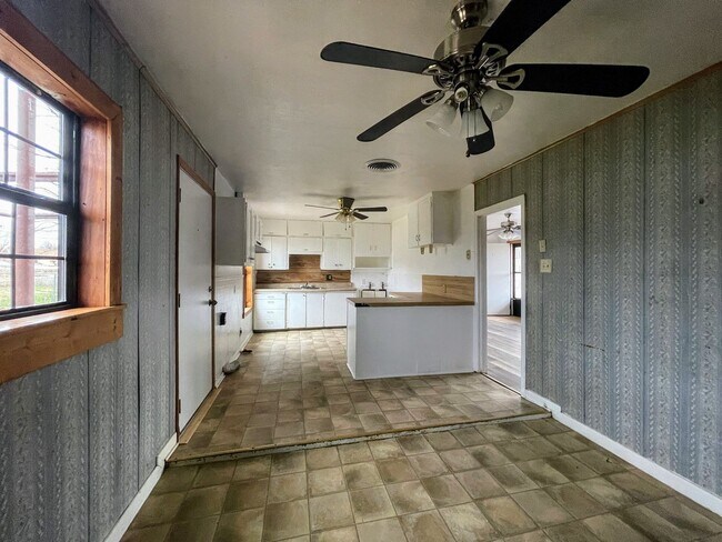 Building Photo - Snyder’s Cozy Corner – Modern Comfort, Classic Charm