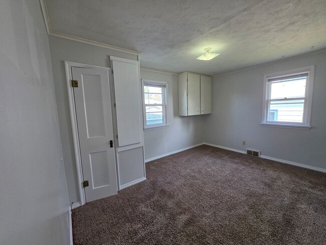 Building Photo - 1021 Dilger Ave